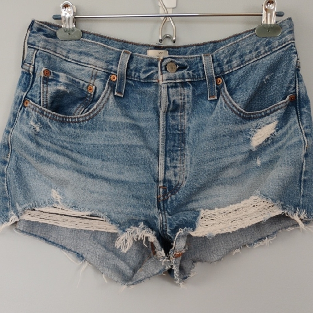 Levis 501 Original Shorts Distressed High-Rise Medium Wash Shorts Waist Size 30 - Picture 3 of 11